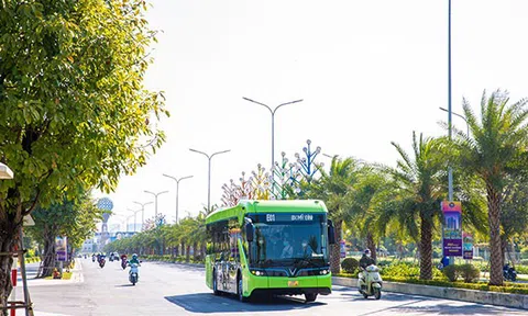 Xe bus điện Vinbus chính thức tham gia mạng lưới vận tải công cộng Hà Nội
