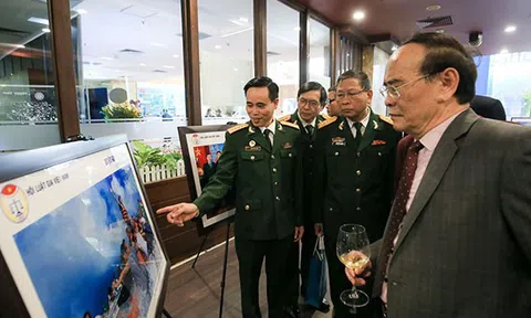 Trưng bày ảnh “Luật gia Việt Nam với Biển, Đảo quê hương” năm 2021