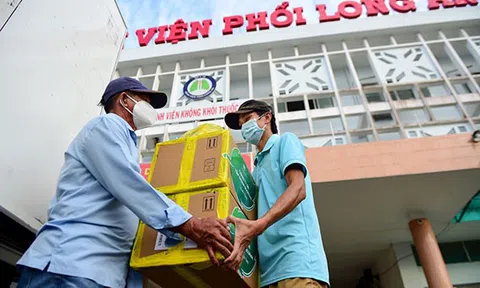 Thêm 1, 1 triệu viên thuốc Molnupiravir nhập khẩu được bàn giao ngay cho 17 tỉnh thành