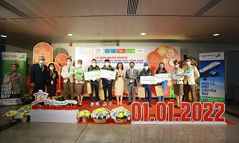 Bamboo Airways lì xì vé bay cho hành khách trên chuyến bay đầu năm
