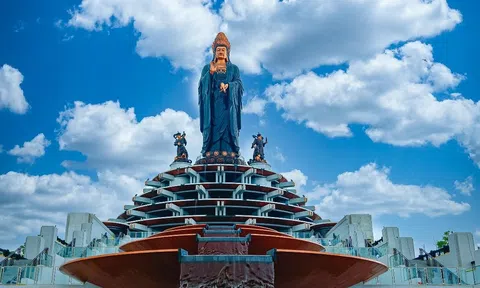 Tết này đến núi Bà Đen khám phá văn hóa, nghệ thuật Phật giáo ấn tượng
