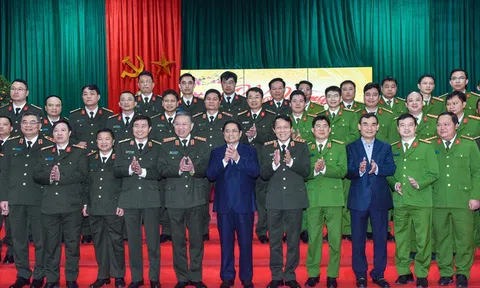 Luôn giữ thế chủ động trong phòng chống tội phạm và giúp đỡ nhân dân
