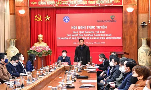 Vietcombank: hơn 12.000 sổ BHXH, thẻ BHYT tặng người dân hoàn cảnh khó khăn