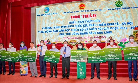Vietcombank trao 4,5 tỷ đồng hỗ trợ hộ gia đình người dân tộc thiểu số nghèo 9 tỉnh ĐBSCL