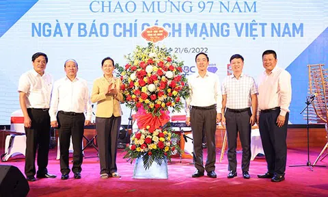 Lãnh đạo tỉnh Hà Nam gặp mặt chúc mừng các nhà báo trong Câu lạc bộ Nhà báo Hà Nam