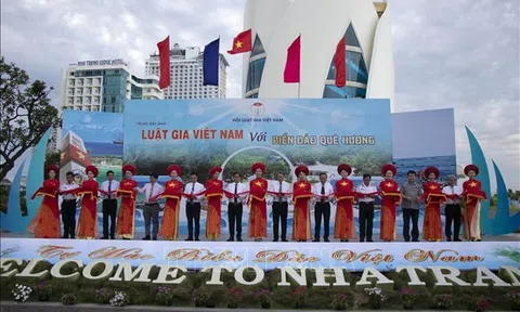 Tuần lễ trưng bày ảnh “Luật gia Việt Nam với biển đảo quê hương” lần thứ 5