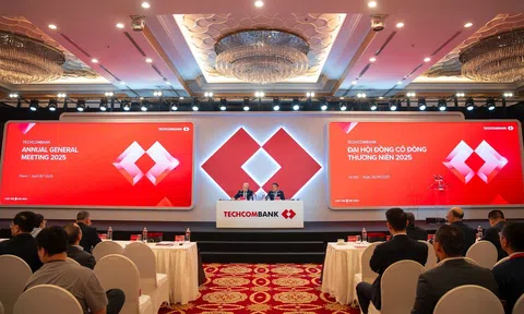 Ngân hàng Techcombank: Đại hội cổ đông thường niên năm 2025 thông qua kế hoạch kinh doanh năm 2025, chia cổ tức tiền mặt 1.000 đồng/ cổ phiếu, hé lộ kế hoạch đẩy mạnh phát triển hệ sinh thái dựa trên công nghệ - dữ liệu trong kỷ nguyên mới.