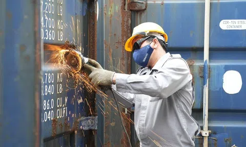 Cảng Chu Lai phát triển dịch vụ giám định, vệ sinh, sửa chữa container