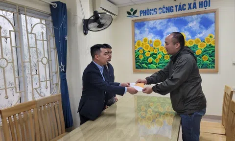 Đại diện Bảo hiểm tới thăm hỏi, động viên các nạn nhân bị tai nạn ở đường Võ Chí Công