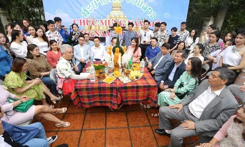 Lưu học sinh Lào tưng bừng đón Tết truyền thống Bunpimay năm 2023