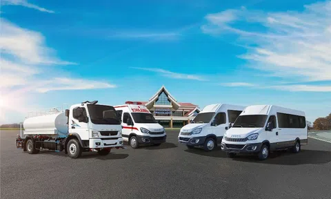 THACO AUTO xuất khẩu lô xe bus, xe tải chuyên dụng sang Lào
