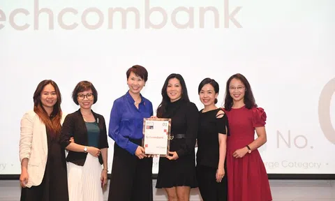 Techcombank – Ngân hàng duy nhất và là quán quân trên Bảng xếp hạng “Nơi làm việc xuất sắc nhất Việt Nam 2023” – hạng mục doanh nghiệp lớn