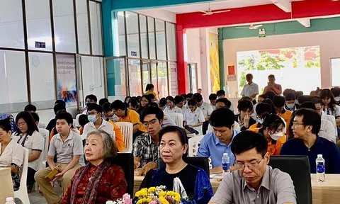 Trường THCS – THPT Duy Tân hưởng ứng "Ngày Pháp luật nước Cộng hòa XHCN Việt Nam" 9/11