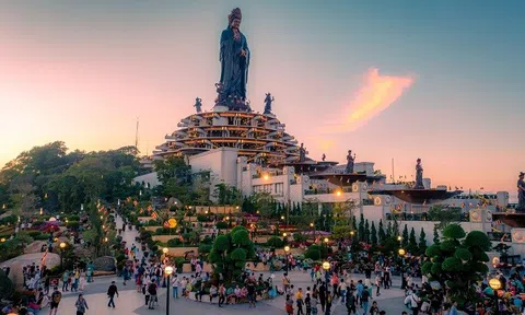 Những khoảnh khắc thiêng liêng trong mùa lễ tạ cuối năm tại núi Bà Đen, Tây Ninh