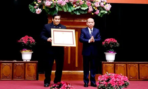 Hội Luật gia tỉnh Hòa Bình nhận bằng khen của Thủ tướng Chính phủ