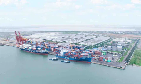 Cảng Chu Lai nhộn nhịp những chuyến hàng đầu năm mới
