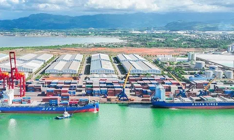 Đẩy mạnh khai thác hàng hóa qua cảng Chu Lai
