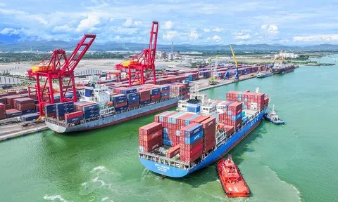 Cảng Chu Lai xếp dỡ gần 4.000 TEUs hàng hóa chỉ trong hơn 24 giờ