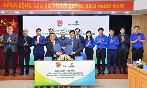 Đoàn viên thanh niên Vietcombank phát huy vai trò lá cờ đầu  trong bảo vệ nền tảng tư tưởng của Đảng trước tác động của Cách mạng công nghiệp 4.0