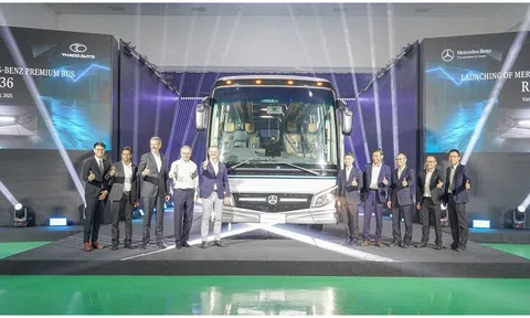 Thaco Auto xuất khẩu xe bus cao cấp Mercedes-Benz sang Thái Lan