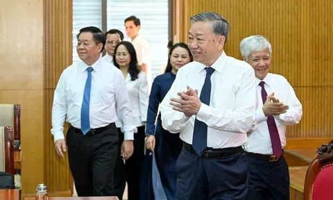 Tổng Bí thư Tô Lâm đến dự làm việc và trao Quyết định của Bộ Chính trị về thành lập Cơ quan Ủy ban Trung ương Mặt trận Tổ quốc Việt Nam