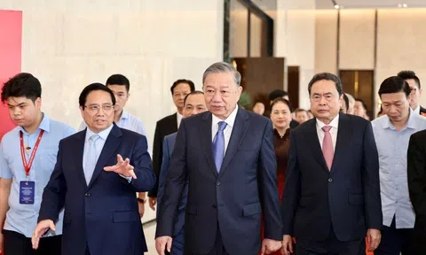 Thủ tướng: Triển lãm 80 năm tôn vinh lịch sử vẻ vang, lan tỏa lòng yêu nước, niềm tự hào, khát vọng vươn mình của dân tộc