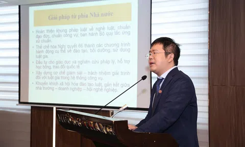 Xây dựng đội ngũ Luật gia chuyên nghiệp trong bối cảnh hội nhập quốc tế: Chuẩn đạo đức, nghề nghiệp, công vụ và hội nhập