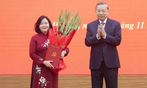 Bà Bùi Thị Minh Hoài giữ chức Bí thư Đảng ủy MTTQ, các đoàn thể Trung ương