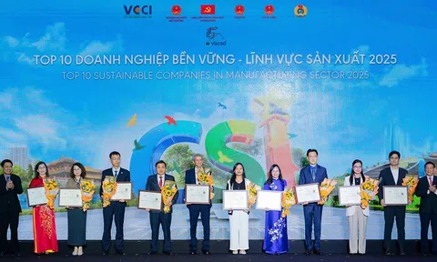 Vinamilk khẳng định vị thế dẫn đầu ESG với dấu ấn “Ngôi sao CSI” và loạt giải thưởng chiến lược 2025