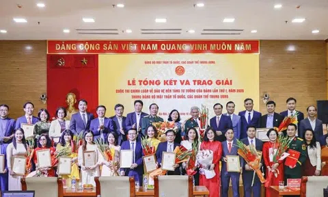 Đảng ủy Trung ương Hội Luật gia Việt Nam vinh dự được trao 2 Giải Cuộc thi Chính luận về bảo vệ nền tảng tư tưởng của Đảng