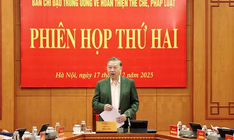Hoàn thiện thể chế, tháo gỡ “điểm nghẽn” để tạo động lực phát triển đất nước