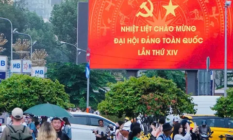 Rực rỡ cờ, hoa chào mừng Đại hội XIV của Đảng