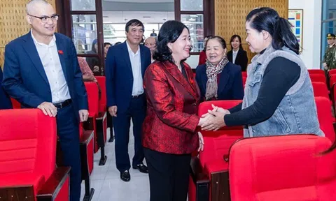 Chủ tịch Uỷ ban Trung ương MTTQ Việt Nam Bùi Thị Minh Hoài tiếp xúc cử tri tỉnh Phú Thọ