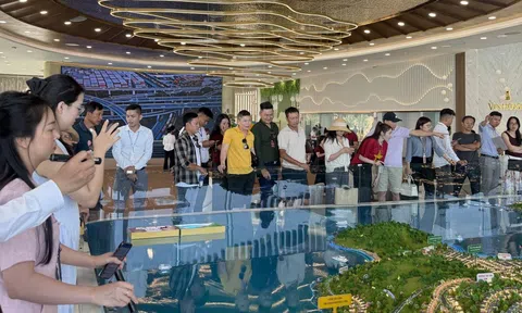 Tạo giá trị khác biệt, Bạch Vân bên vịnh di sản sôi động xuyên lễ