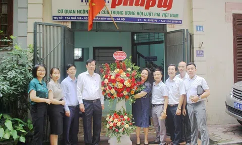Phó Bí thư Đảng đoàn, Phó Chủ tịch thường trực Hội Luật gia VN,  ĐBQH, TS. Trần Công Phàn: “Pháp Lý là phải chuẩn mực, chuẩn, hay và thiết thực sẽ thu hút được nhiều độc giả”.