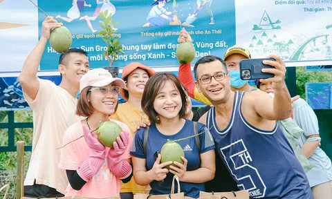 Hàng trăm tình nguyện viên Phú Quốc xuống phố thu gom rác