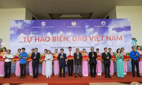 Khai mạc tuần lễ trưng bày ảnh “Tự hào, biển đảo Việt Nam”