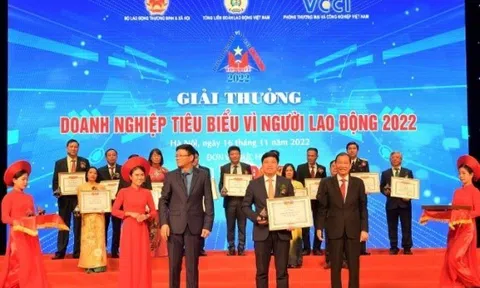 Vietcombank 3 lần liên tiếp được vinh danh “Doanh nghiệp tiêu biểu vì người lao động” và Top 10 Nơi làm việc tốt nhất Việt Nam