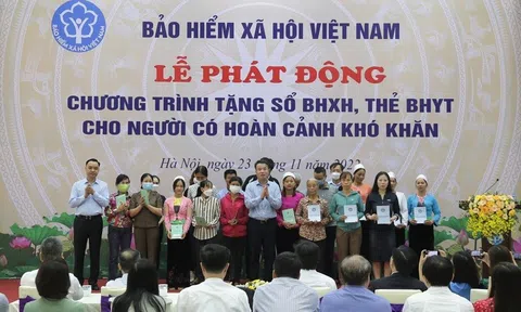 Bảo hiểm xã hội Việt Nam: Phát động Chương trình tặng sổ BHXH, thẻ BHYT cho người có hoàn cảnh khó khăn