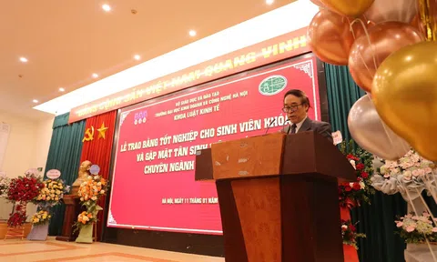 Lễ trao bằng tốt nghiệp cho sinh viên K22 chuyên ngành Luật Kinh tế