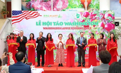 Rộn ràng mua sắm tại lễ hội táo Washington siêu thị BRGMart 2023