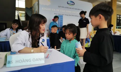 Theo chân quỹ sữa trên những hành trình “trao sữa, gửi niềm vui”