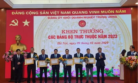 Đảng bộ Vietcombank nhận bằng khen “hoàn thành xuất sắc nhiệm vụ” năm 2023 của Đảng ủy Khối Doanh nghiệp Trung ương