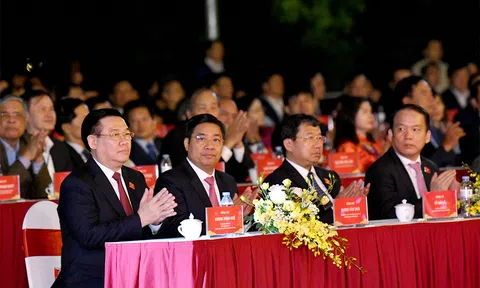 Chủ tịch Quốc hội Vương Đình Huệ dự lễ công bố thành lập thị xã Việt Yên