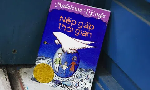 Hành trình tìm kiếm bí ẩn của vũ trụ qua 'Nếp gấp thời gian'