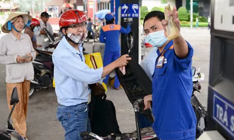1 lít xăng sẽ cõng 8.000 đồng thuế bảo vệ môi trường: Vẫn chưa trình Chính phủ
