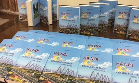 Ra mắt cuốn sách “Hà Nội - 30 năm đổi mới, phát triển 1986-2016”