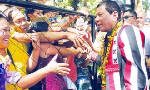 Philippines sa thải 92 nhân viên Chính phủ vì tham nhũng