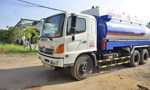 Bộ Công an bắt đường dây rút ruột các xe bồn chở xăng dầu