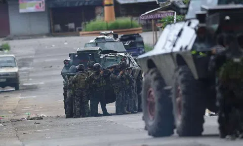Philippines giao tranh ác liệt với phiến quân, 2.000 dân cầu cứu